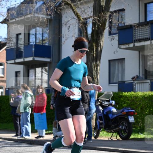 12.04.2026 - 45. Internationalen Wilhelmsburger Insellauf J. Mangold http://msf.ph/oto/9465692 12.04.2026 10:58:44 Ziel 3140, 4071, 2553, 2989, 3825, 5615, 3150, 2269, 5366, 3044, 3045, 3582, 4896, 2308 meine-sportfotos.de