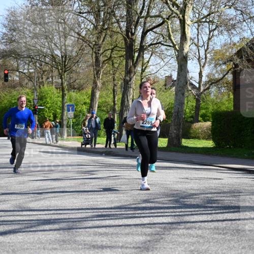 12.04.2026 - 45. Internationalen Wilhelmsburger Insellauf J. Mangold http://msf.ph/oto/9465695 12.04.2026 10:58:51 Ziel 2989, 3825, 5615, 3150, 2269, 5366, 3044, 3045, 3582, 4896, 2308 meine-sportfotos.de