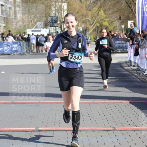12.04.2026 - 45. Internationalen Wilhelmsburger Insellauf Strokosch-Dieckow http://msf.ph/oto/9465698 12.04.2026 11:16:08 Ziel 2561, 2343 meine-sportfotos.de