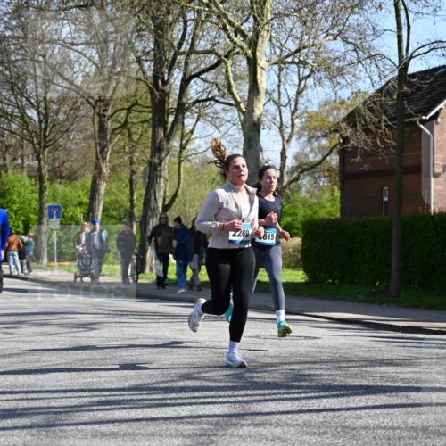 12.04.2026 - 45. Internationalen Wilhelmsburger Insellauf J. Mangold http://msf.ph/oto/9465702 12.04.2026 10:58:51 Ziel 2989, 3825, 5615, 3150, 2269, 5366, 3044, 3045, 3582, 4896, 2308 meine-sportfotos.de