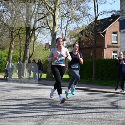 12.04.2026 - 45. Internationalen Wilhelmsburger Insellauf J. Mangold http://msf.ph/oto/9465710 12.04.2026 10:58:51 Ziel 2989, 3825, 5615, 3150, 2269, 5366, 3044, 3045, 3582, 4896, 2308 meine-sportfotos.de