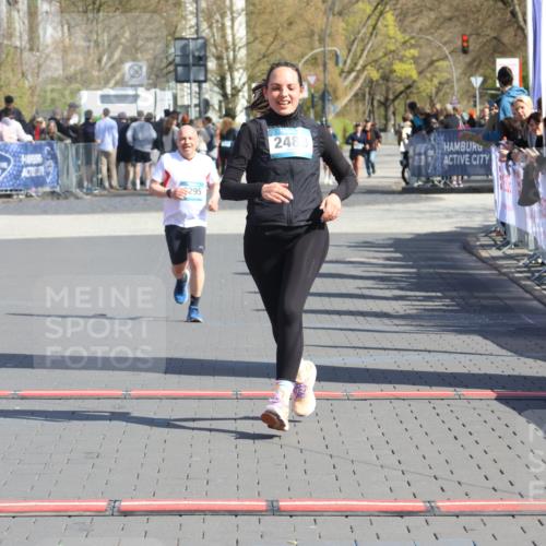 12.04.2026 - 45. Internationalen Wilhelmsburger Insellauf Strokosch-Dieckow http://msf.ph/oto/9465712 12.04.2026 11:16:11 Ziel 2343, 2295 meine-sportfotos.de