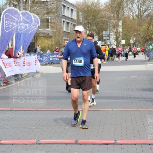 12.04.2026 - 45. Internationalen Wilhelmsburger Insellauf Strokosch-Dieckow http://msf.ph/oto/9465715 12.04.2026 13:12:49 Ziel 4850, 4550, 3914, 2545, 3352, 3348 meine-sportfotos.de