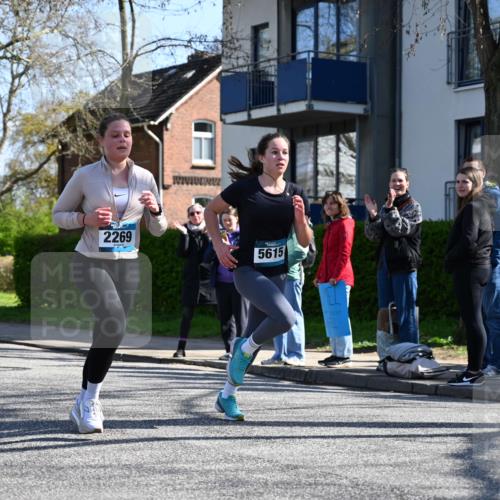 12.04.2026 - 45. Internationalen Wilhelmsburger Insellauf J. Mangold http://msf.ph/oto/9465722 12.04.2026 10:58:52 Ziel 2989, 3825, 5615, 3150, 2269, 5366, 3044, 3045, 3582, 4896, 2308, 5419, 2931, 2930 meine-sportfotos.de