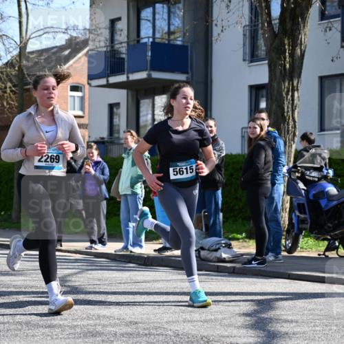 12.04.2026 - 45. Internationalen Wilhelmsburger Insellauf J. Mangold http://msf.ph/oto/9465726 12.04.2026 10:58:52 Ziel 2989, 3825, 5615, 3150, 2269, 5366, 3044, 3045, 3582, 4896, 2308, 5419, 2931, 2930 meine-sportfotos.de