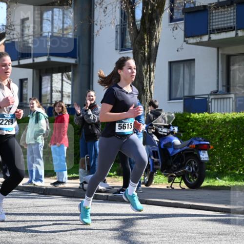 12.04.2026 - 45. Internationalen Wilhelmsburger Insellauf J. Mangold http://msf.ph/oto/9465729 12.04.2026 10:58:52 Ziel 2989, 3825, 5615, 3150, 2269, 5366, 3044, 3045, 3582, 4896, 2308, 5419, 2931, 2930 meine-sportfotos.de