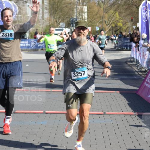 12.04.2026 - 45. Internationalen Wilhelmsburger Insellauf Strokosch-Dieckow http://msf.ph/oto/9465744 12.04.2026 10:58:36 Ziel 3997, 2818, 3257, 2499, 2194, 2900 meine-sportfotos.de