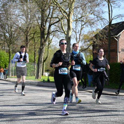 12.04.2026 - 45. Internationalen Wilhelmsburger Insellauf J. Mangold http://msf.ph/oto/9465765 12.04.2026 10:59:07 Ziel 5366, 3044, 3045, 3582, 4896, 2308, 2308, 5419, 2931, 2930, 4004, 2858, 2858, 5699, 5698, 4101, 2529, 3194 meine-sportfotos.de