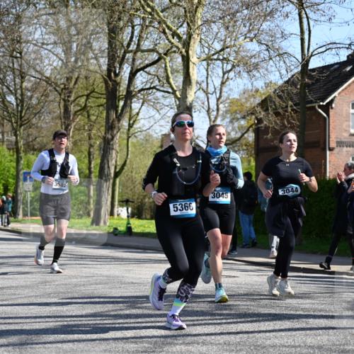 12.04.2026 - 45. Internationalen Wilhelmsburger Insellauf J. Mangold http://msf.ph/oto/9465768 12.04.2026 10:59:07 Ziel 5366, 3044, 3045, 3582, 4896, 2308, 2308, 5419, 2931, 2930, 4004, 2858, 2858, 5699, 5698, 4101, 2529, 3194 meine-sportfotos.de
