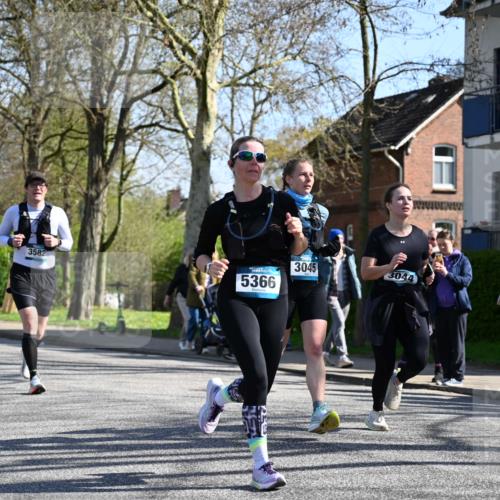 12.04.2026 - 45. Internationalen Wilhelmsburger Insellauf J. Mangold http://msf.ph/oto/9465772 12.04.2026 10:59:07 Ziel 5366, 3044, 3045, 3582, 4896, 2308, 2308, 5419, 2931, 2930, 4004, 2858, 2858, 5699, 5698, 4101, 2529, 3194 meine-sportfotos.de