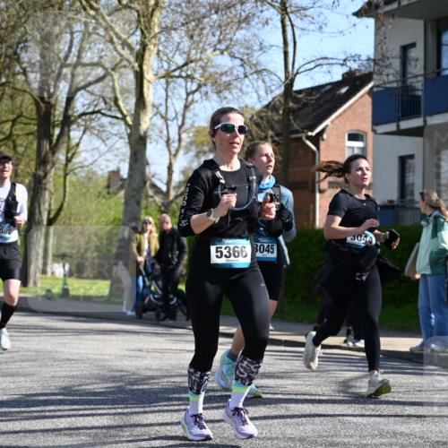 12.04.2026 - 45. Internationalen Wilhelmsburger Insellauf J. Mangold http://msf.ph/oto/9465776 12.04.2026 10:59:07 Ziel 5366, 3044, 3045, 3582, 4896, 2308, 2308, 5419, 2931, 2930, 4004, 2858, 2858, 5699, 5698, 4101, 2529, 3194 meine-sportfotos.de
