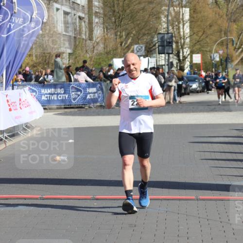 12.04.2026 - 45. Internationalen Wilhelmsburger Insellauf Strokosch-Dieckow http://msf.ph/oto/9465781 12.04.2026 11:16:15 Ziel 2295 meine-sportfotos.de