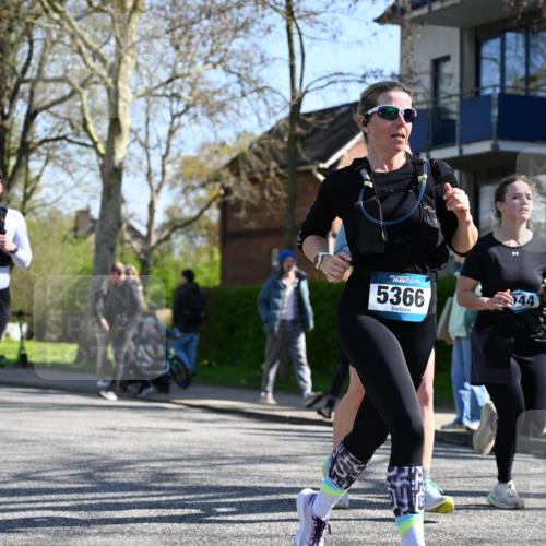 12.04.2026 - 45. Internationalen Wilhelmsburger Insellauf J. Mangold http://msf.ph/oto/9465784 12.04.2026 10:59:07 Ziel 5366, 3044, 3045, 3582, 4896, 2308, 2308, 5419, 2931, 2930, 4004, 2858, 2858, 5699, 5698, 4101, 2529, 3194 meine-sportfotos.de
