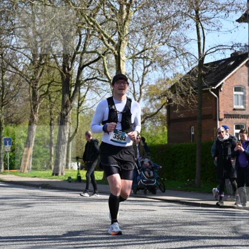 12.04.2026 - 45. Internationalen Wilhelmsburger Insellauf J. Mangold http://msf.ph/oto/9465786 12.04.2026 10:59:08 Ziel 5366, 3044, 3045, 3582, 4896, 2308, 5419, 2931, 2930, 4004, 2858, 5699, 5698, 4101, 2529, 3194 meine-sportfotos.de