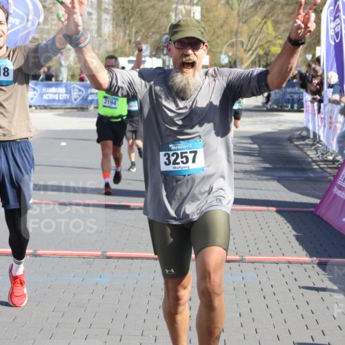 12.04.2026 - 45. Internationalen Wilhelmsburger Insellauf Strokosch-Dieckow http://msf.ph/oto/9465788 12.04.2026 10:58:36 Ziel 3997, 2818, 3257, 2499, 2194, 2900 meine-sportfotos.de