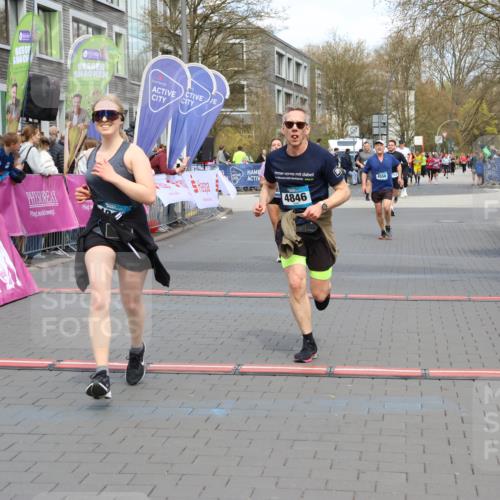 12.04.2026 - 45. Internationalen Wilhelmsburger Insellauf Strokosch-Dieckow http://msf.ph/oto/9465790 12.04.2026 13:12:43 Ziel 4847, 4846, 4850, 4550 meine-sportfotos.de