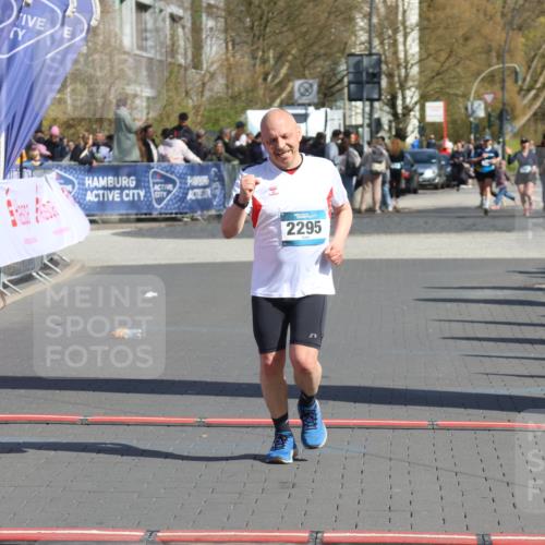 12.04.2026 - 45. Internationalen Wilhelmsburger Insellauf Strokosch-Dieckow http://msf.ph/oto/9465796 12.04.2026 11:16:15 Ziel 2295 meine-sportfotos.de