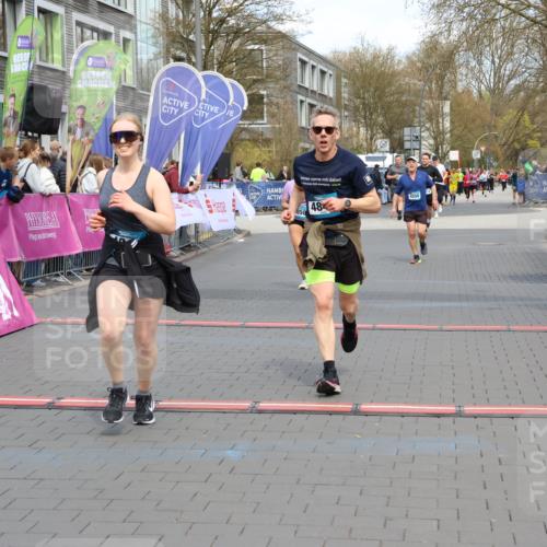 12.04.2026 - 45. Internationalen Wilhelmsburger Insellauf Strokosch-Dieckow http://msf.ph/oto/9465797 12.04.2026 13:12:43 Ziel 4847, 4846, 4850, 4550 meine-sportfotos.de