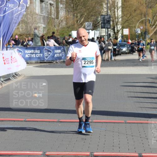12.04.2026 - 45. Internationalen Wilhelmsburger Insellauf Strokosch-Dieckow http://msf.ph/oto/9465802 12.04.2026 11:16:15 Ziel 2295 meine-sportfotos.de