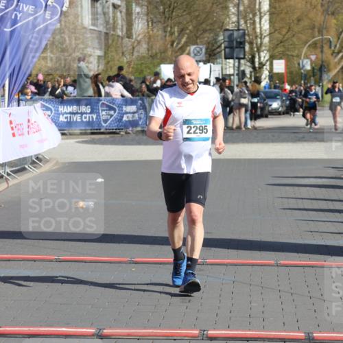 12.04.2026 - 45. Internationalen Wilhelmsburger Insellauf Strokosch-Dieckow http://msf.ph/oto/9465807 12.04.2026 11:16:15 Ziel 2295 meine-sportfotos.de