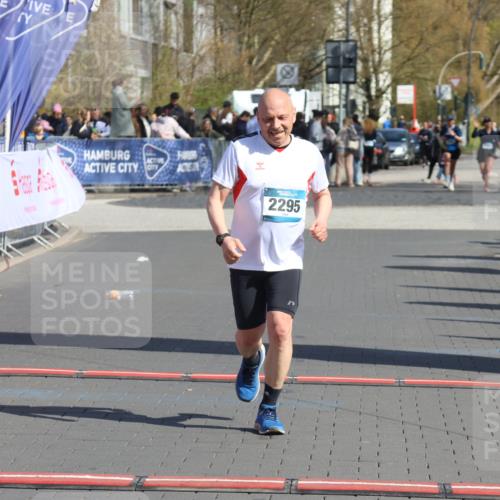 12.04.2026 - 45. Internationalen Wilhelmsburger Insellauf Strokosch-Dieckow http://msf.ph/oto/9465819 12.04.2026 11:16:15 Ziel 2295 meine-sportfotos.de