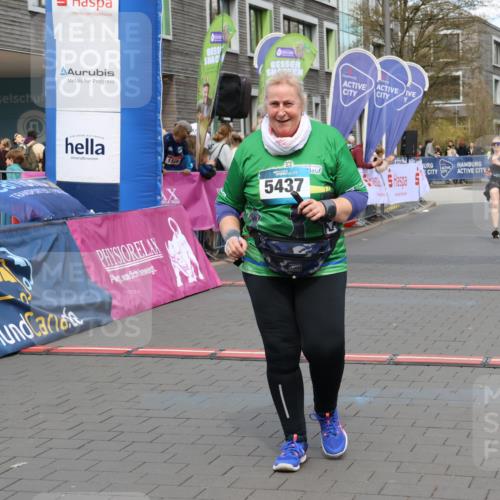12.04.2026 - 45. Internationalen Wilhelmsburger Insellauf Strokosch-Dieckow http://msf.ph/oto/9465821 12.04.2026 13:12:39 Ziel 5437, 4847, 4846 meine-sportfotos.de