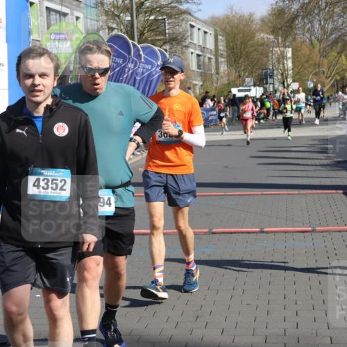 12.04.2026 - 45. Internationalen Wilhelmsburger Insellauf Strokosch-Dieckow http://msf.ph/oto/9465823 12.04.2026 10:58:50 Ziel 4394, 3665 meine-sportfotos.de