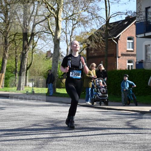 12.04.2026 - 45. Internationalen Wilhelmsburger Insellauf J. Mangold http://msf.ph/oto/9465831 12.04.2026 10:59:18 Ziel 5366, 3044, 3045, 3582, 4896, 2308, 5419, 2931, 2930, 4004, 4004, 2858, 5699, 5698, 4101, 2529, 2529, 3194, 3367, 3468, 2665 meine-sportfotos.de