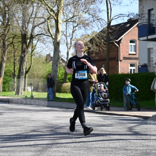 12.04.2026 - 45. Internationalen Wilhelmsburger Insellauf J. Mangold http://msf.ph/oto/9465832 12.04.2026 10:59:18 Ziel 5366, 3044, 3045, 3582, 4896, 2308, 5419, 2931, 2930, 4004, 4004, 2858, 5699, 5698, 4101, 2529, 2529, 3194, 3367, 3468, 2665 meine-sportfotos.de