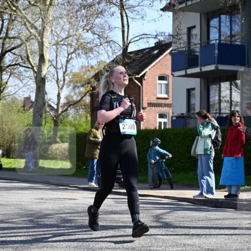 12.04.2026 - 45. Internationalen Wilhelmsburger Insellauf J. Mangold http://msf.ph/oto/9465837 12.04.2026 10:59:18 Ziel 5366, 3044, 3045, 3582, 4896, 2308, 5419, 2931, 2930, 4004, 4004, 2858, 5699, 5698, 4101, 2529, 2529, 3194, 3367, 3468, 2665 meine-sportfotos.de