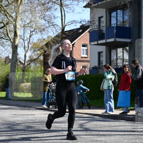 12.04.2026 - 45. Internationalen Wilhelmsburger Insellauf J. Mangold http://msf.ph/oto/9465840 12.04.2026 10:59:18 Ziel 5366, 3044, 3045, 3582, 4896, 2308, 5419, 2931, 2930, 4004, 4004, 2858, 5699, 5698, 4101, 2529, 2529, 3194, 3367, 3468, 2665 meine-sportfotos.de