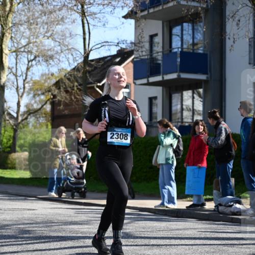 12.04.2026 - 45. Internationalen Wilhelmsburger Insellauf J. Mangold http://msf.ph/oto/9465842 12.04.2026 10:59:18 Ziel 5366, 3044, 3045, 3582, 4896, 2308, 5419, 2931, 2930, 4004, 4004, 2858, 5699, 5698, 4101, 2529, 2529, 3194, 3367, 3468, 2665 meine-sportfotos.de