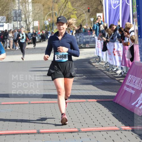 12.04.2026 - 45. Internationalen Wilhelmsburger Insellauf Strokosch-Dieckow http://msf.ph/oto/9465853 12.04.2026 11:16:28 Ziel 2467, 2468 meine-sportfotos.de