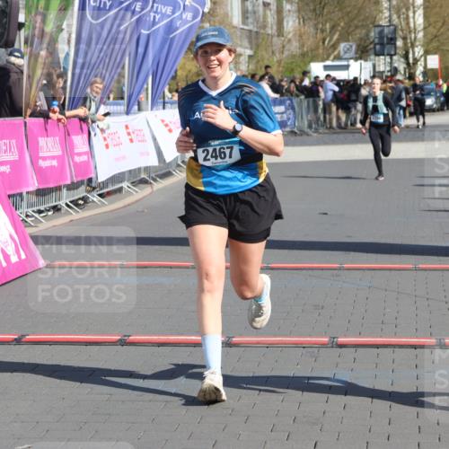 12.04.2026 - 45. Internationalen Wilhelmsburger Insellauf Strokosch-Dieckow http://msf.ph/oto/9465872 12.04.2026 11:16:29 Ziel 2467, 2468, 2296 meine-sportfotos.de