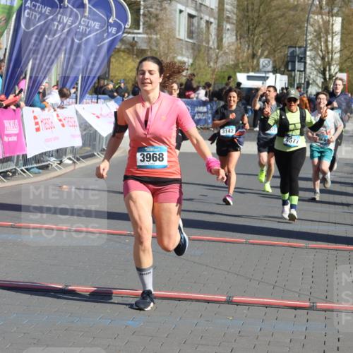 12.04.2026 - 45. Internationalen Wilhelmsburger Insellauf Strokosch-Dieckow http://msf.ph/oto/9465874 12.04.2026 10:58:55 Ziel 3968, 4577, 5703, 3142, 5468, 3140 meine-sportfotos.de