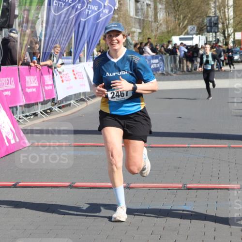 12.04.2026 - 45. Internationalen Wilhelmsburger Insellauf Strokosch-Dieckow http://msf.ph/oto/9465878 12.04.2026 11:16:29 Ziel 2467, 2468, 2296 meine-sportfotos.de