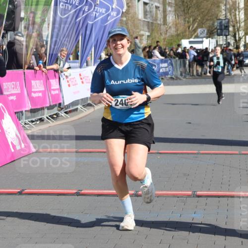 12.04.2026 - 45. Internationalen Wilhelmsburger Insellauf Strokosch-Dieckow http://msf.ph/oto/9465885 12.04.2026 11:16:29 Ziel 2467, 2468, 2296 meine-sportfotos.de