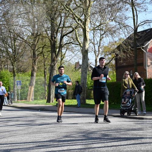 12.04.2026 - 45. Internationalen Wilhelmsburger Insellauf J. Mangold http://msf.ph/oto/9465893 12.04.2026 10:59:25 Ziel 4896, 2308, 5419, 2931, 2930, 4004, 2858, 5699, 5698, 4101, 2529, 3194, 3367, 3367, 3468, 2665, 2988, 4289, 3723, 3797, 3727 meine-sportfotos.de