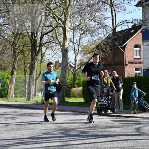 12.04.2026 - 45. Internationalen Wilhelmsburger Insellauf J. Mangold http://msf.ph/oto/9465900 12.04.2026 10:59:26 Ziel 4896, 2308, 5419, 2931, 2930, 4004, 2858, 5699, 5698, 4101, 2529, 3194, 3367, 3468, 2665, 2988, 4289, 3723, 3797, 3727 meine-sportfotos.de