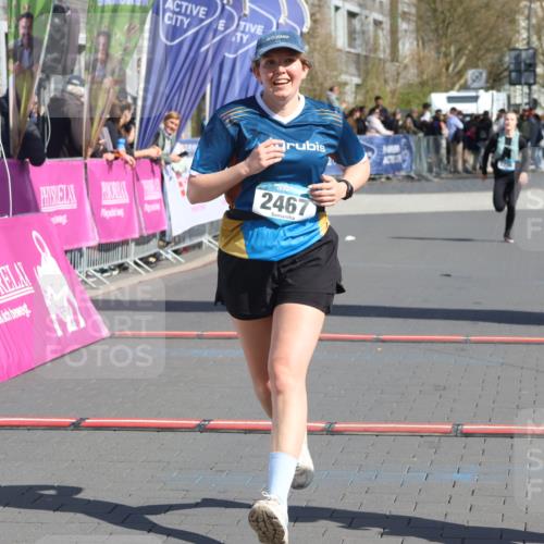 12.04.2026 - 45. Internationalen Wilhelmsburger Insellauf Strokosch-Dieckow http://msf.ph/oto/9465901 12.04.2026 11:16:29 Ziel 2467, 2468, 2296 meine-sportfotos.de