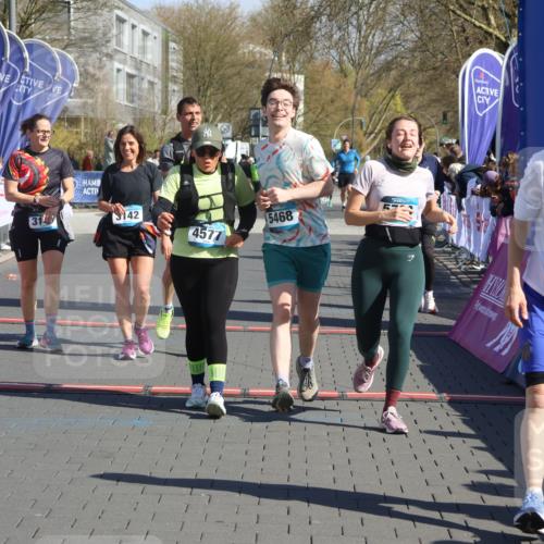 12.04.2026 - 45. Internationalen Wilhelmsburger Insellauf Strokosch-Dieckow http://msf.ph/oto/9465906 12.04.2026 10:58:59 Ziel 3968, 4577, 5703, 3142, 5468, 3140, 4071, 2553 meine-sportfotos.de