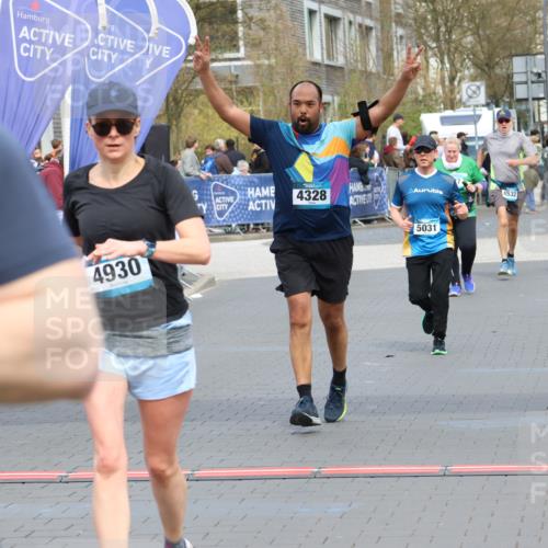 12.04.2026 - 45. Internationalen Wilhelmsburger Insellauf Strokosch-Dieckow http://msf.ph/oto/9465924 12.04.2026 13:12:27 Ziel 4480, 4987, 2445, 4930, 2024, 4328, 4276, 5031 meine-sportfotos.de