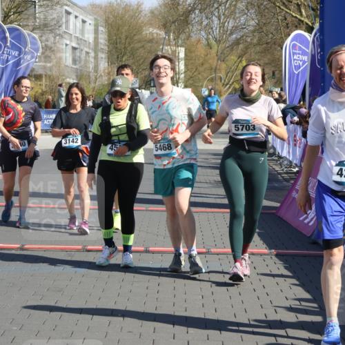 12.04.2026 - 45. Internationalen Wilhelmsburger Insellauf Strokosch-Dieckow http://msf.ph/oto/9465935 12.04.2026 10:58:59 Ziel 3968, 4577, 5703, 3142, 5468, 3140, 4071, 2553 meine-sportfotos.de