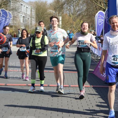 12.04.2026 - 45. Internationalen Wilhelmsburger Insellauf Strokosch-Dieckow http://msf.ph/oto/9465942 12.04.2026 10:58:59 Ziel 3968, 4577, 5703, 3142, 5468, 3140, 4071, 2553 meine-sportfotos.de