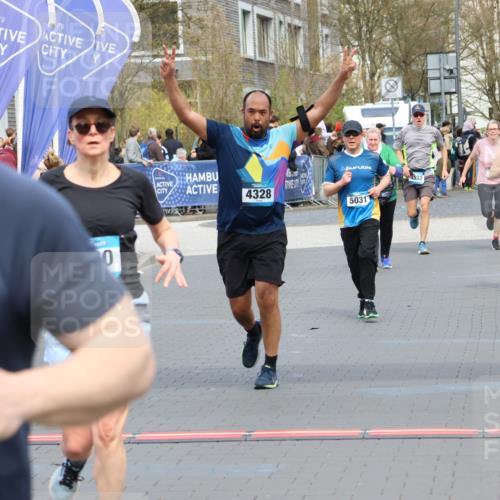 12.04.2026 - 45. Internationalen Wilhelmsburger Insellauf Strokosch-Dieckow http://msf.ph/oto/9465944 12.04.2026 13:12:27 Ziel 4480, 4987, 2445, 4930, 2024, 4328, 4276, 5031 meine-sportfotos.de