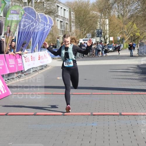12.04.2026 - 45. Internationalen Wilhelmsburger Insellauf Strokosch-Dieckow http://msf.ph/oto/9465953 12.04.2026 11:16:33 Ziel 2467, 2468, 2296 meine-sportfotos.de