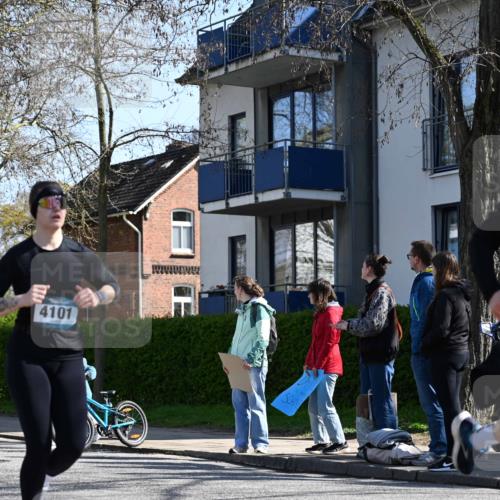 12.04.2026 - 45. Internationalen Wilhelmsburger Insellauf J. Mangold http://msf.ph/oto/9465955 12.04.2026 10:59:36 Ziel 5419, 2931, 2930, 4004, 2858, 5699, 5698, 4101, 2529, 3194, 3367, 3468, 2665, 2988, 4289, 3723, 3797, 3727, 3727, 2166, 2977, 4107 meine-sportfotos.de