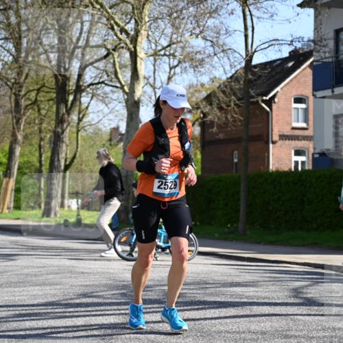 12.04.2026 - 45. Internationalen Wilhelmsburger Insellauf J. Mangold http://msf.ph/oto/9465979 12.04.2026 10:59:39 Ziel 5419, 2931, 2930, 4004, 2858, 5699, 5698, 4101, 2529, 3194, 3367, 3468, 3468, 2665, 2988, 4289, 3723, 3797, 3727, 2166, 2977, 4107, 4152 meine-sportfotos.de
