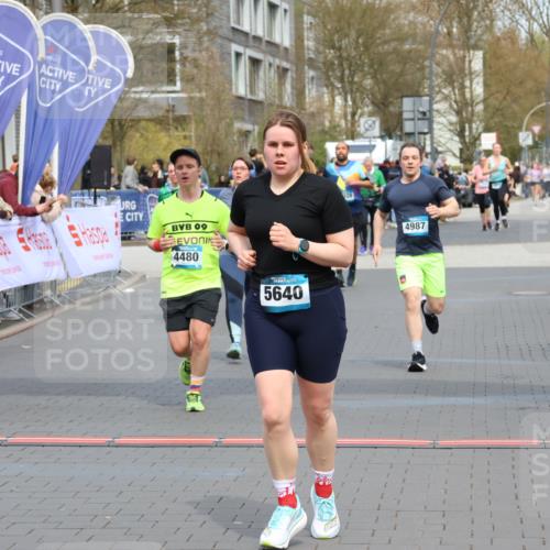 12.04.2026 - 45. Internationalen Wilhelmsburger Insellauf Strokosch-Dieckow http://msf.ph/oto/9465995 12.04.2026 13:12:22 Ziel 5402, 2136, 4683, 5640, 4480, 4987, 2445, 4930 meine-sportfotos.de