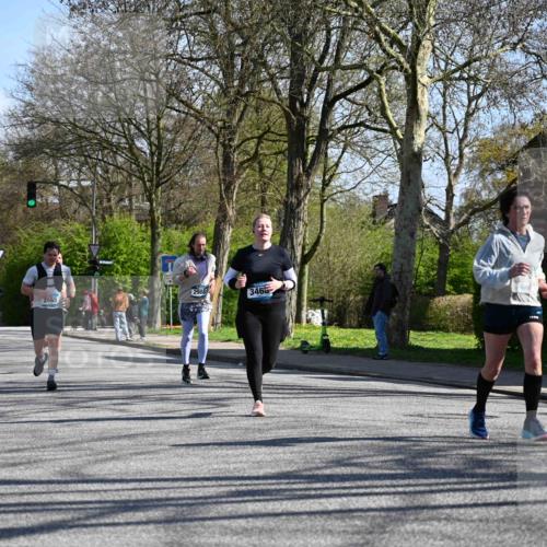 12.04.2026 - 45. Internationalen Wilhelmsburger Insellauf J. Mangold http://msf.ph/oto/9465998 12.04.2026 10:59:44 Ziel 2858, 5699, 5698, 4101, 2529, 3194, 3367, 3468, 2665, 2988, 4289, 3723, 2988, 4289, 3723, 3797, 3727, 2166, 2977, 4107, 4152, 2646, 4991, 4993 meine-sportfotos.de